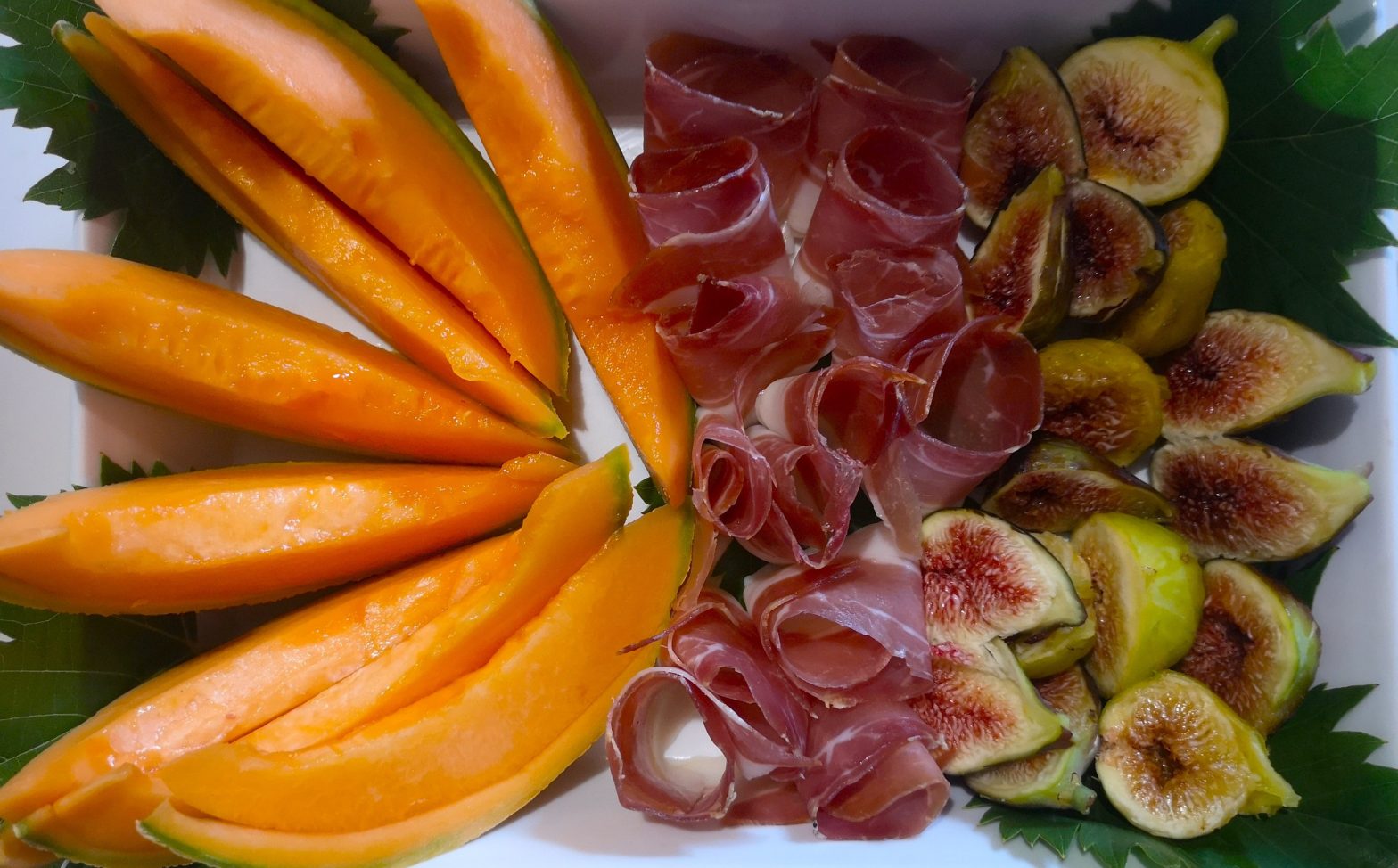 prodotti locali di volterra prosciutto melone fichi